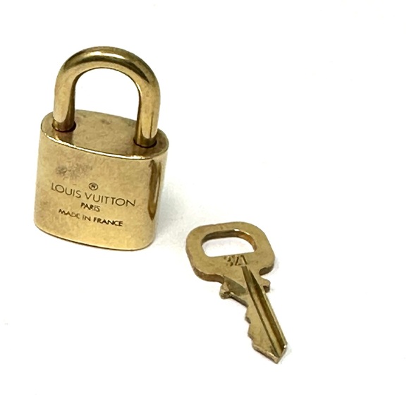 Authentic Louis Vuitton Gold Lock & Key Brass Number 321 - Picture 4 of 6